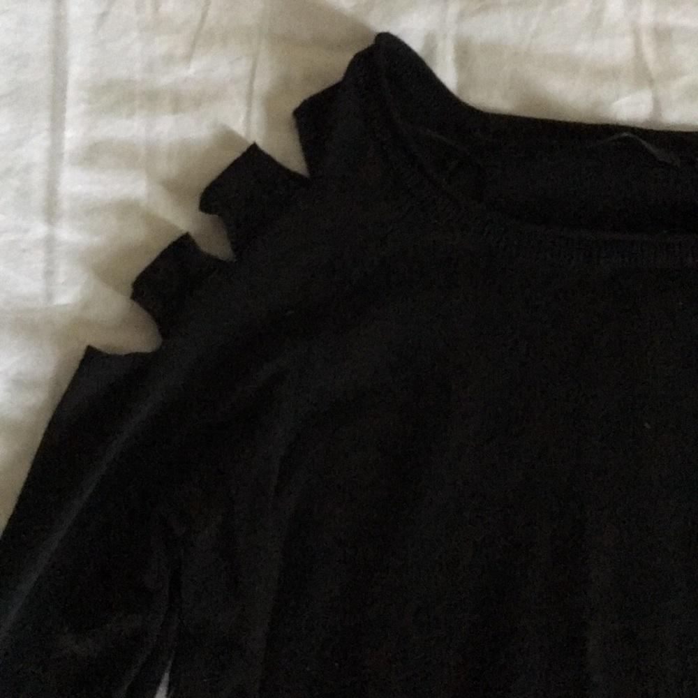 Black sweater with cutouts in shoulders - Picture 2 of 2